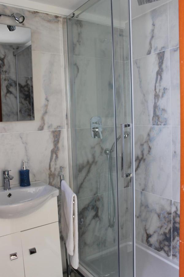 אנגוילרה סבציה Iride Sul Lago 1 Via Principessa Jolanda 10-Piazza Del Molo מראה חיצוני תמונה