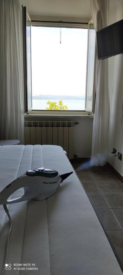 אנגוילרה סבציה Iride Sul Lago 1 Via Principessa Jolanda 10-Piazza Del Molo מראה חיצוני תמונה